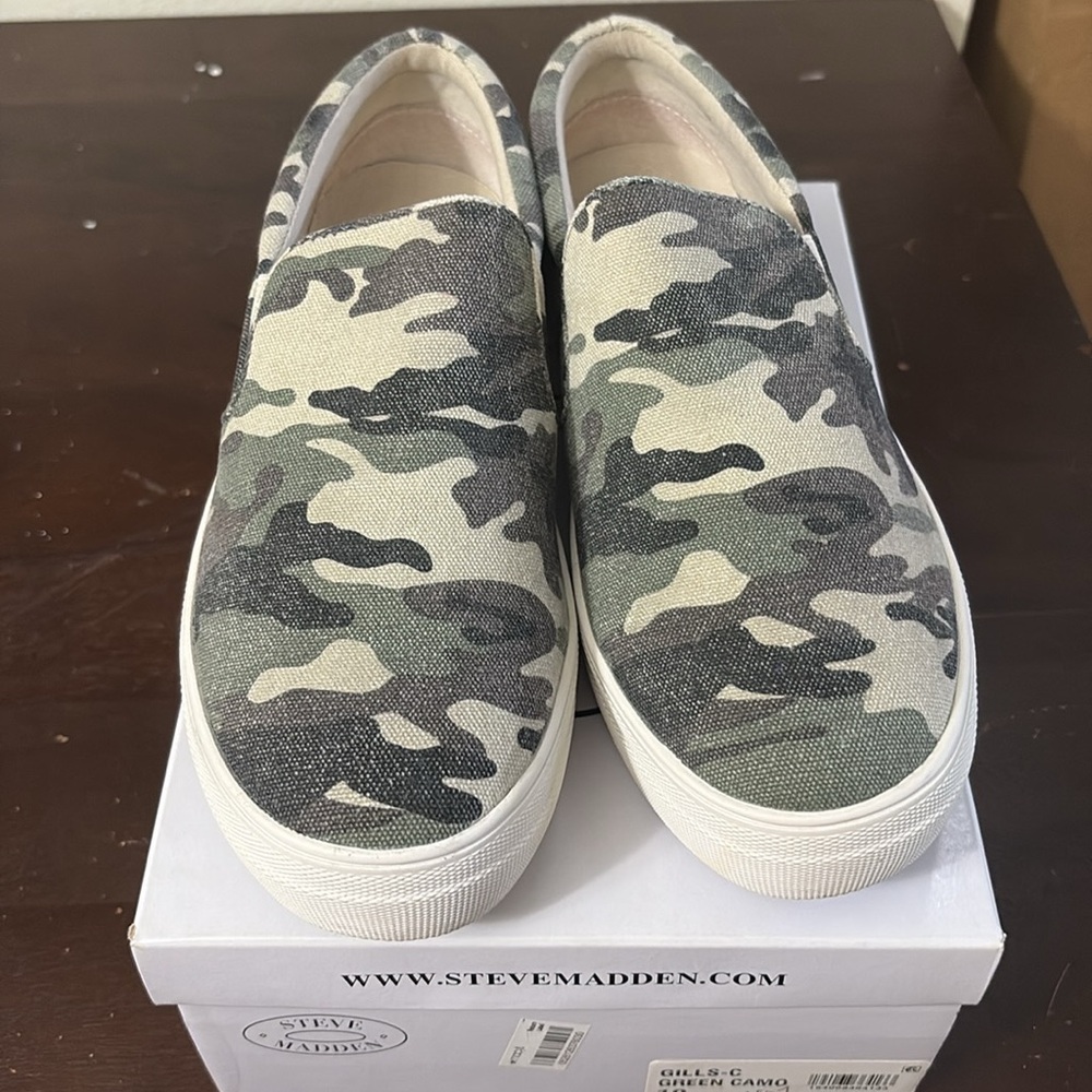 Steve Madden Women’s Gills-C Slip On Sneaker EUC - Picture 2 of 10